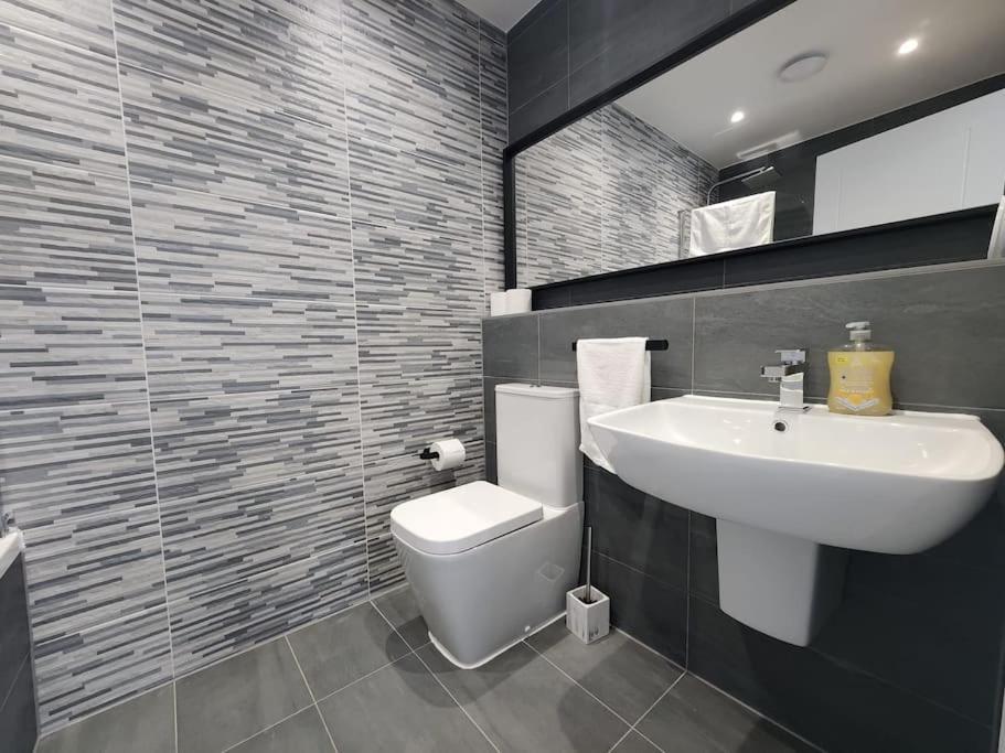 Paradigm Court, Modern 2-Bedroom Apartment F2, Oxford Luaran gambar