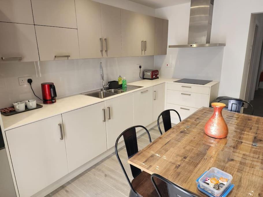 Paradigm Court, Modern 2-Bedroom Apartment F2, Oxford Luaran gambar